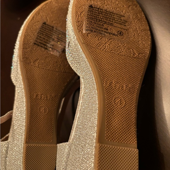 Almost new girl’s silver glitter sandals with heel (kids size 4) - Picture 4 of 4
